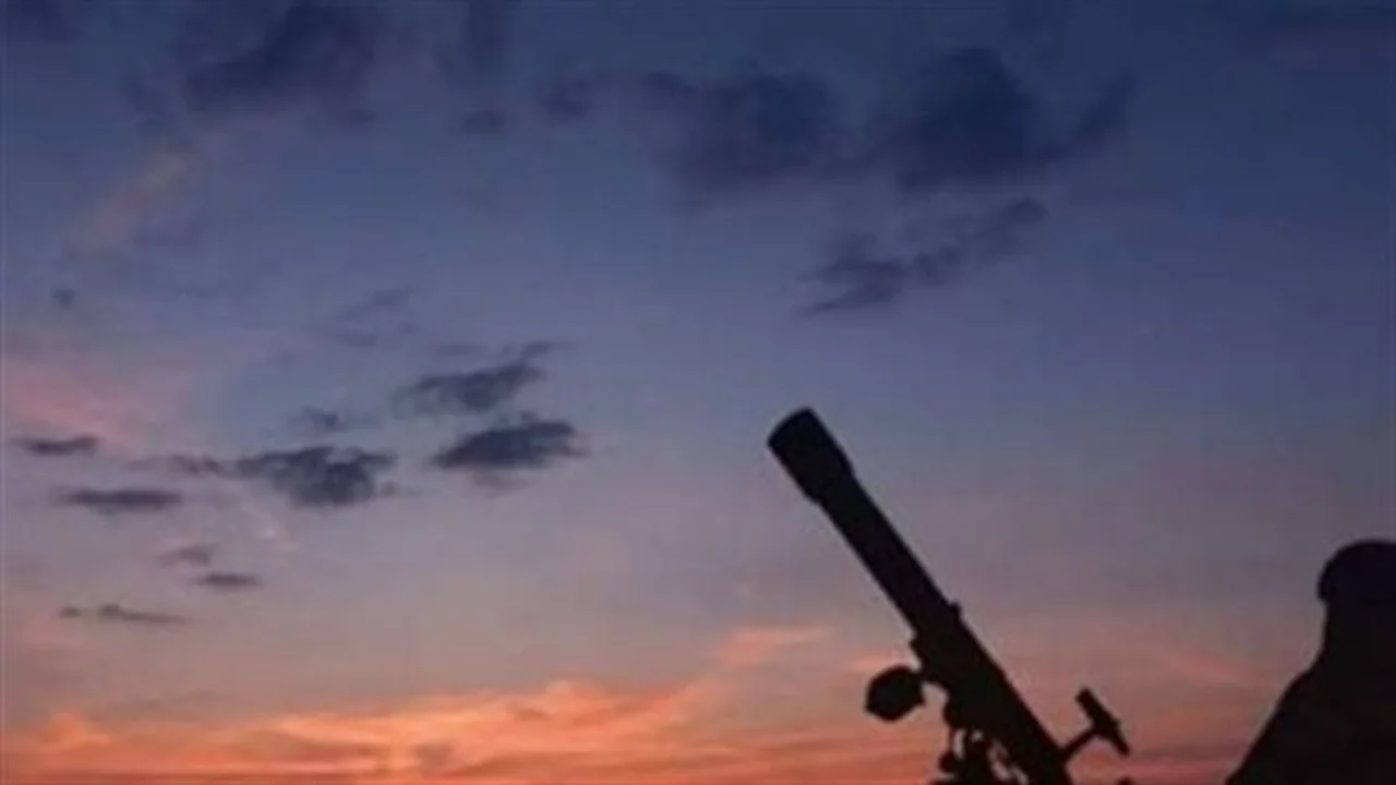 تحديد موعد العيد.. البحوث الفلكية تعلن توقيت صلاة أول أيام شهر شوال وترتيبه بالتقويم